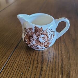 Royal Staffordshire by Clarice Cliff 2.25" pitcher  1940 something❤️